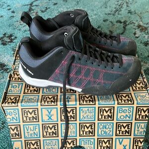 Women’s Five Ten Guide Tennie size 8